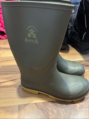 Kamik Olive Rubber Rain Boots with Tan Sole kids 3 good condition